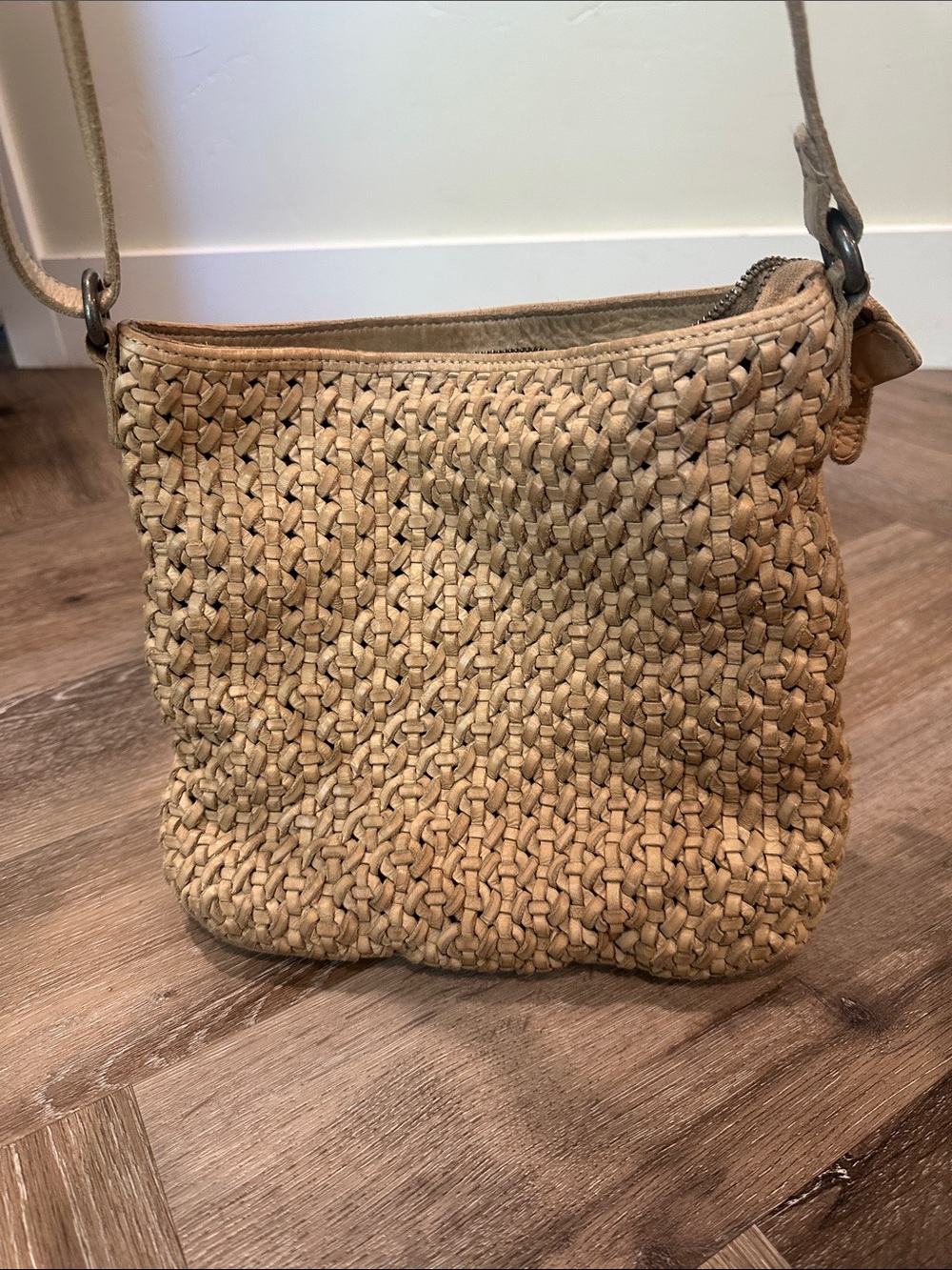 Vilenca Holland Woven Leather Crossbody Bag in Tan